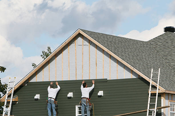 Professional Siding Replacement technician working in Frankfort, OH